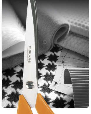 Fiskars Dressmaking Scissors 9863 in pack