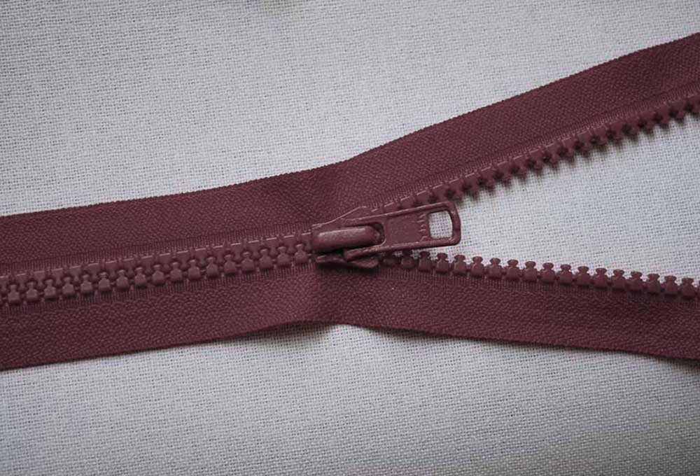 VSO56 colour 527 burgundy YKK Zip