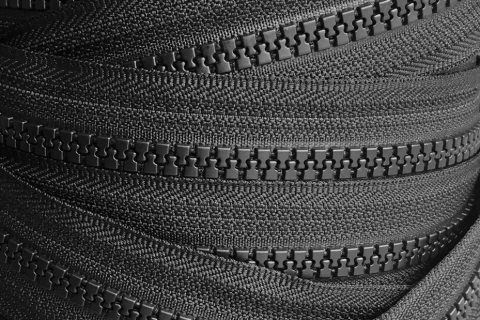 YKK Plastic Vislon No 5 Zip Chain in Black - William Gee